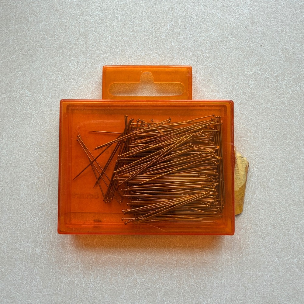 Vintage IRIS Swiss‎ Super Fine Pins Art 1706 Gingham Square Made in Switzerland - Picture 3 of 3